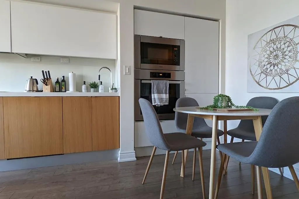 Apartment Lovely 2 Bed Condo In Downtown Toronto