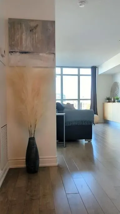 Lovely 2 Bed Condo In Downtown Toronto Kanada