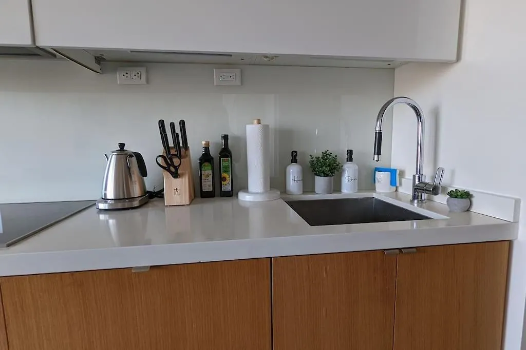 Lovely 2 Bed Condo In Downtown Toronto Apartment