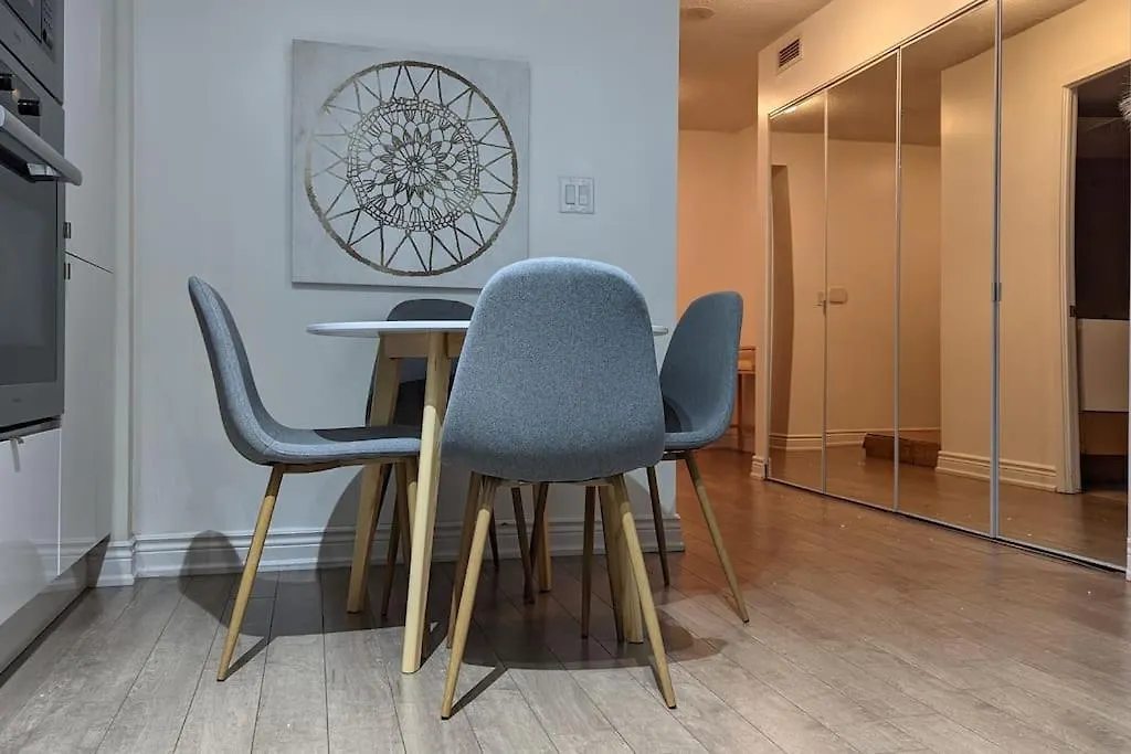 Apartment Lovely 2 Bed Condo In Downtown Toronto