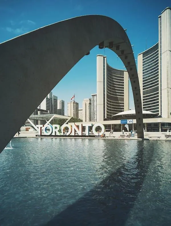 Lovely 2 Bed Condo In Downtown Toronto 0*,