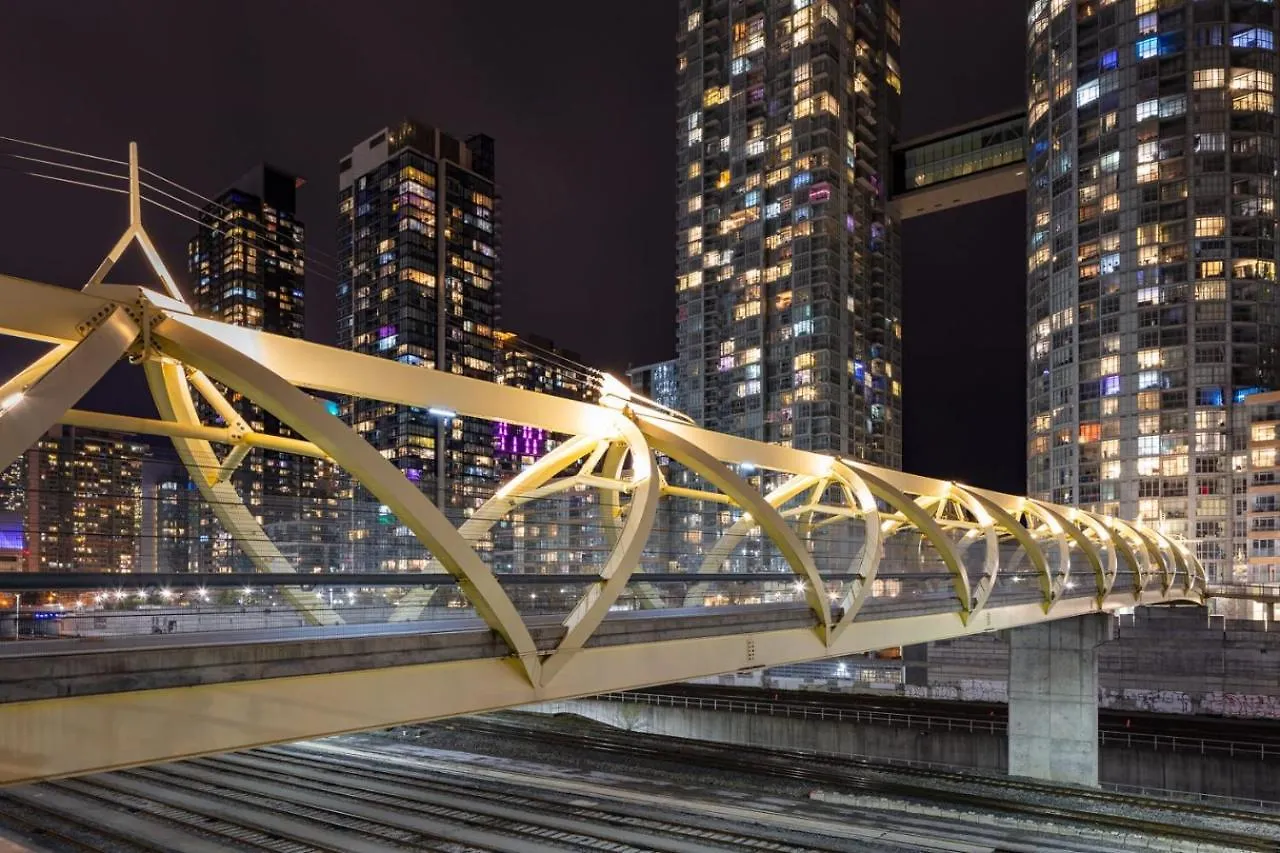 Lovely 2 Bed Condo In Downtown Toronto Canada